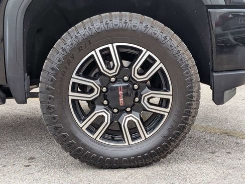 Used 2023 GMC Sierra 2500 AT4 w/ AT4 Premium Plus Package AWD/4WD image 11