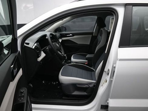 Used 2025 Volkswagen Taos S w/ Taos MDO Package image 9