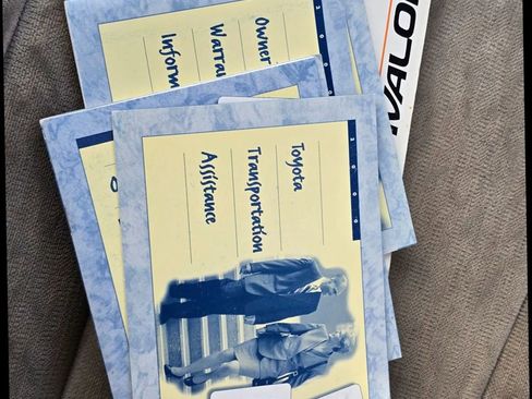 Used 2000 Toyota Avalon XLS image 25