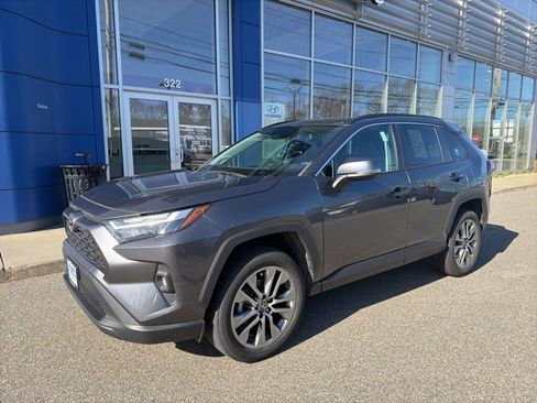 Used 2023 Toyota RAV4 XLE Premium image 4