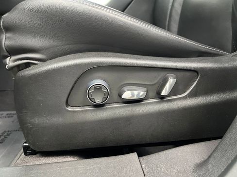 Used 2024 Cadillac XT4 Premium Luxury image 10