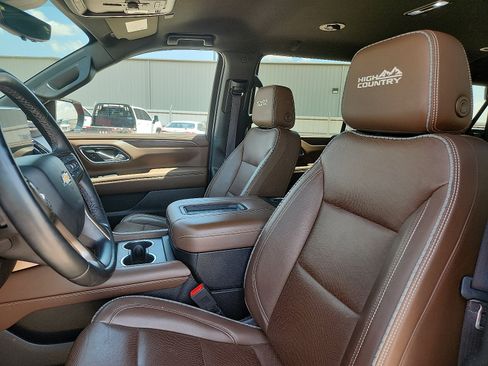 Used 2023 Chevrolet Suburban High Country AWD/4WD image 13