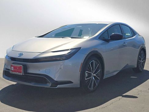 Used 2025 Toyota Prius XLE image 7