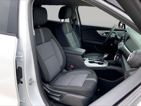 Used 2025 Chevrolet Blazer LT FWD image 8