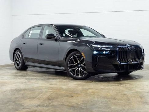 Used 2025 BMW i7 xDrive60 w/ Executive Package image 5