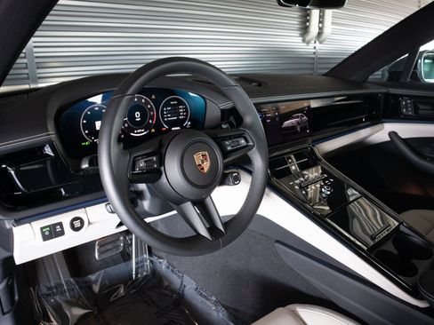 Used 2026 Porsche Panamera RWD image 4