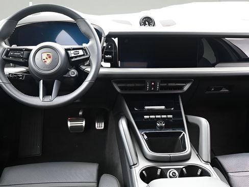Certified 2025 Porsche Cayenne S AWD/4WD image 8