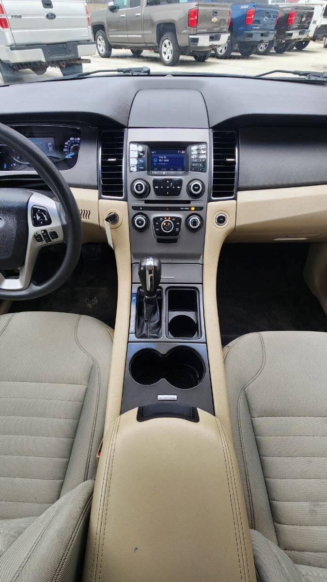Used 2018 Ford Taurus SE FWD image 13