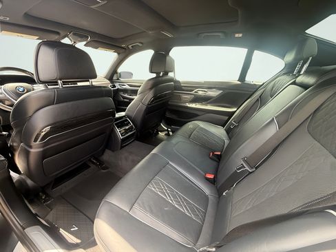 Used 2017 BMW 750i RWD image 7