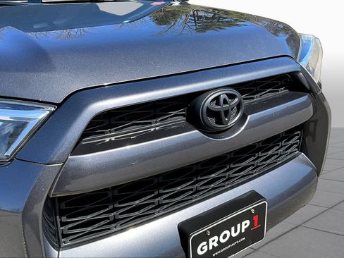 Used 2016 Toyota 4Runner SR5 AWD/4WD image 32