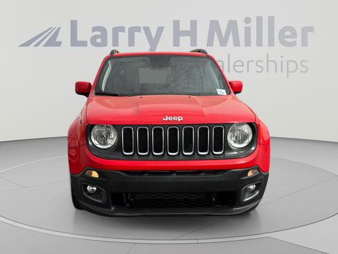 Used 2018 Jeep Renegade Latitude FWD image 8