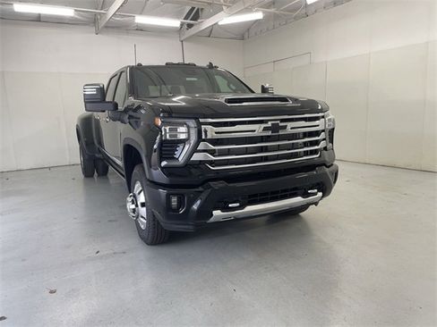 New 2026 Chevrolet Silverado 3500 High Country w/ High Country Premium Package image 2