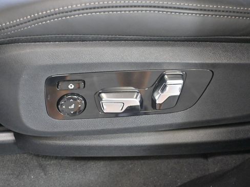 New 2025 BMW X7 M60i w/ Executive Package image 11