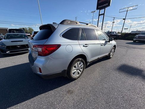 Used 2017 Subaru Outback 2.5i Premium AWD/4WD image 3