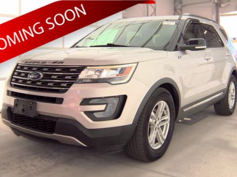 Used 2017 Ford Explorer XLT w/ Equipment Group 201A AWD/4WD image 1