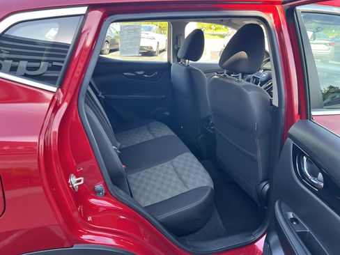 Used 2018 Nissan Rogue Sport SV w/ SV Technology Package AWD/4WD image 10