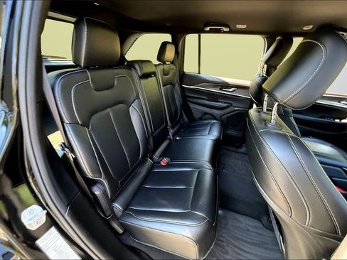 Used 2024 Jeep Grand Cherokee Limited image 23