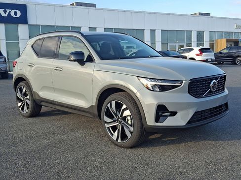 New 2026 Volvo XC40 B5 Plus w/ Climate Package AWD/4WD image 1