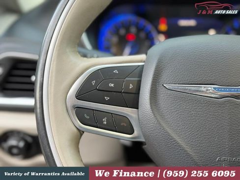 Used 2019 Chrysler Pacifica Limited FWD image 25