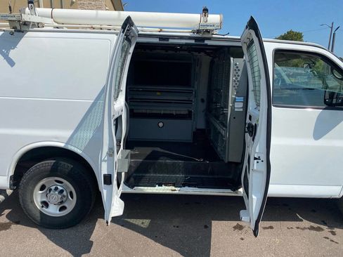 Used 2015 Chevrolet Express 2500 image 6