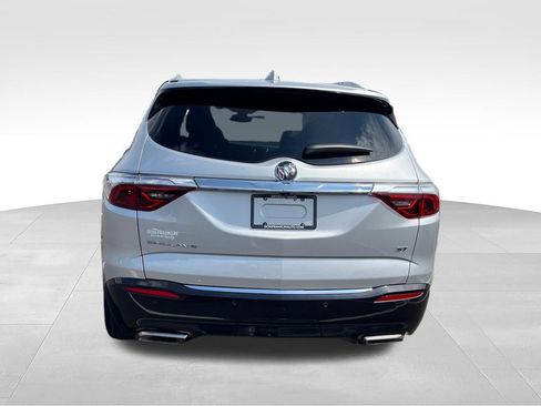Used 2022 Buick Enclave Essence w/ Sport Touring Edition FWD image 4