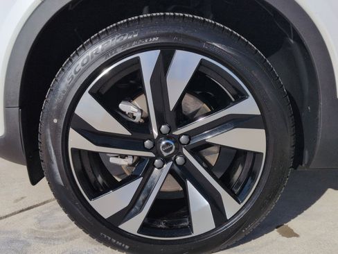 New 2025 Volvo XC40 B5 Ultra w/ Climate Package image 12