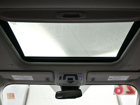 Used 2026 Toyota Sienna XLE FWD image 19