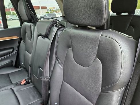 Certified 2025 Volvo XC90 B6 Plus AWD/4WD image 17