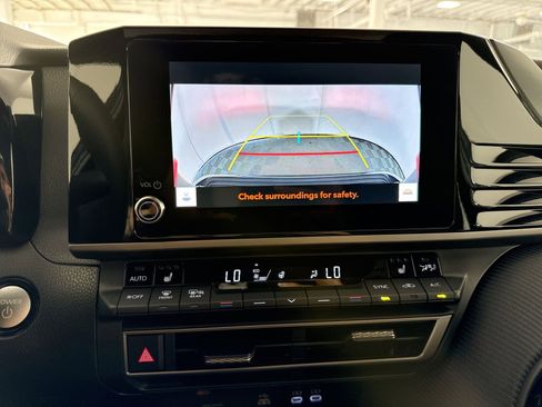 Used 2026 Toyota Camry SE w/ Convenience Package image 19