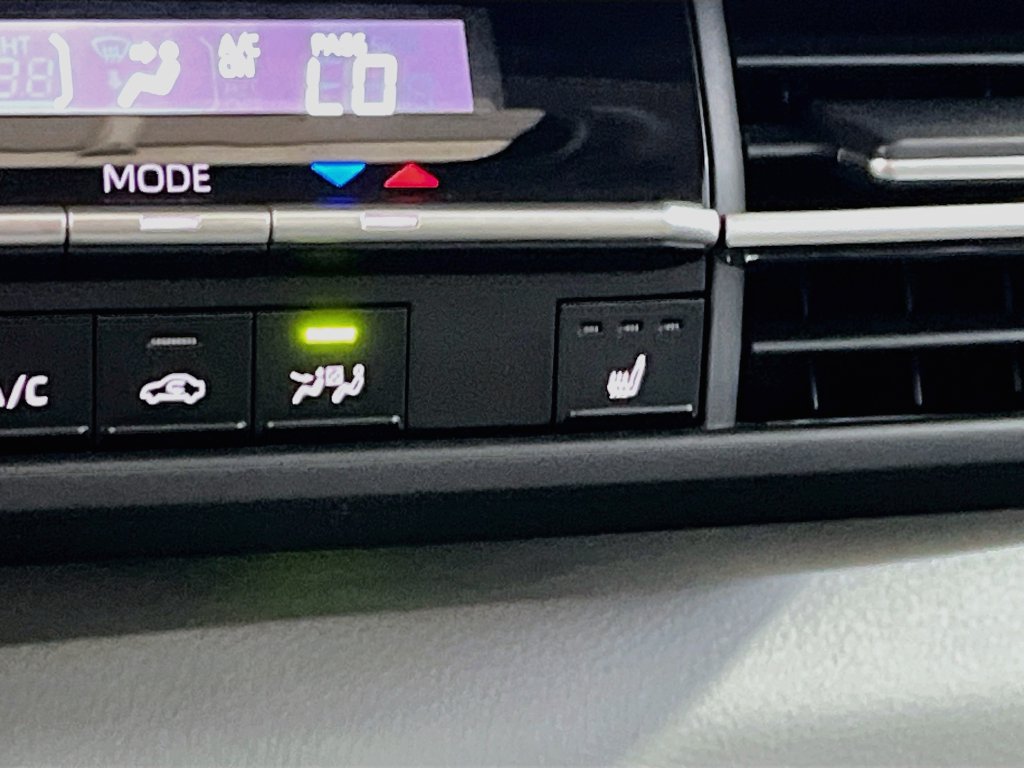 Used 2026 Toyota Sienna XLE FWD image 20