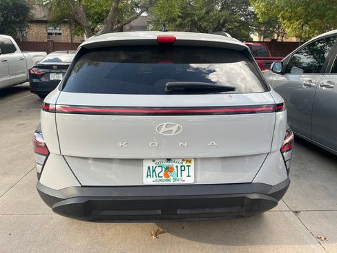 Used 2025 Hyundai Kona SEL FWD image 5