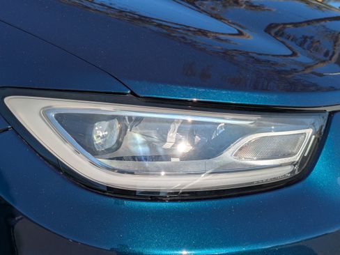 Used 2023 Chrysler Pacifica Limited image 10