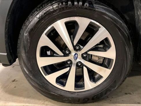 Used 2023 Subaru Outback Premium image 9