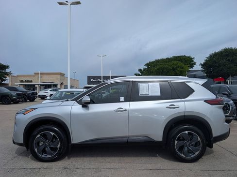 Certified 2025 Nissan Rogue SV w/ SV Premium Package FWD image 3