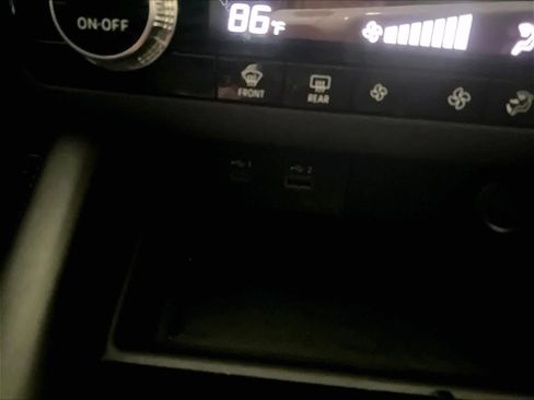 Used 2023 Mitsubishi Outlander SE image 27