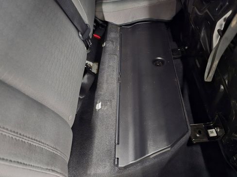 Used 2018 Toyota Tacoma SR image 33