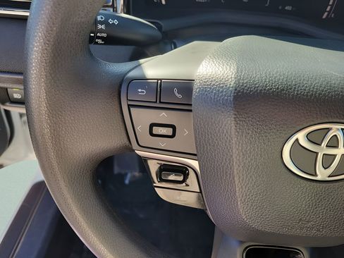 Used 2025 Toyota Camry LE image 30