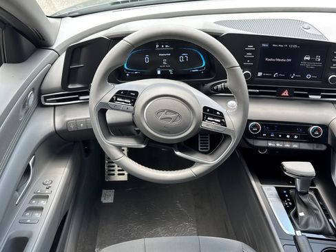 Certified 2025 Hyundai Elantra Sport FWD image 22