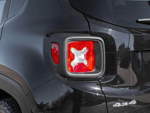 Used 2021 Jeep Renegade Latitude w/ Convenience Group image 18