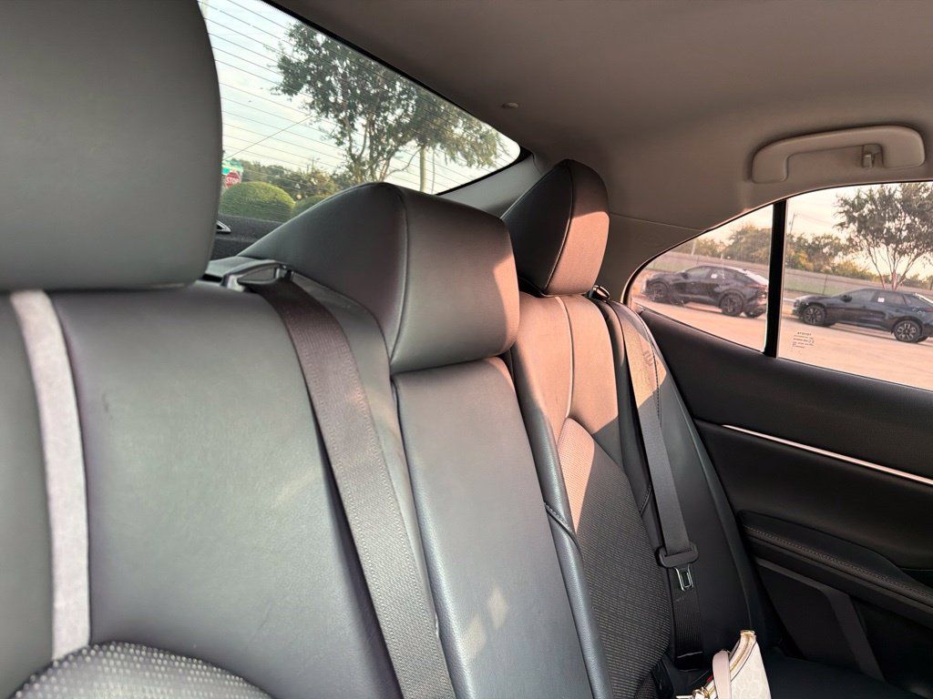 Used 2019 Toyota Camry XSE FWD image 13