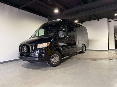 Used 2022 Mercedes-Benz Sprinter 3500 image 3