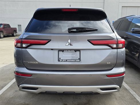 Used 2024 Mitsubishi Outlander SE image 5