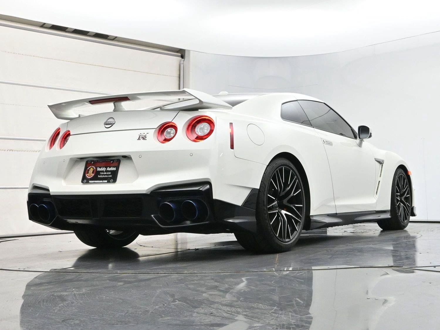 Certified 2024 Nissan GT-R Premium w/ Premium Interior Package AWD/4WD image 37