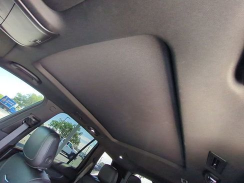 Used 2025 Cadillac XT6 Luxury image 23