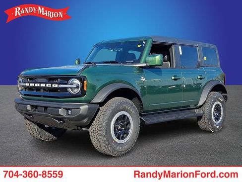 New 2025 Ford Bronco Outer Banks w/ Sasquatch Package image 1