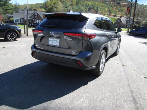 Used 2022 Toyota Highlander L image 5