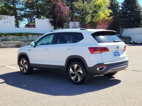 Used 2023 Volkswagen Taos SE w/ Panoramic Sunroof Package image 5