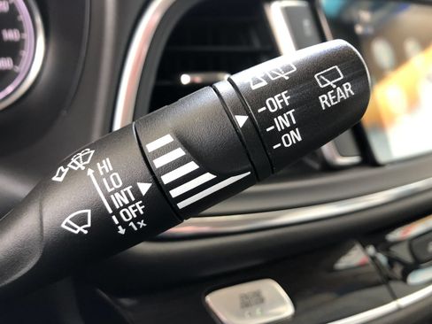 Used 2019 Buick Enclave Essence FWD image 31
