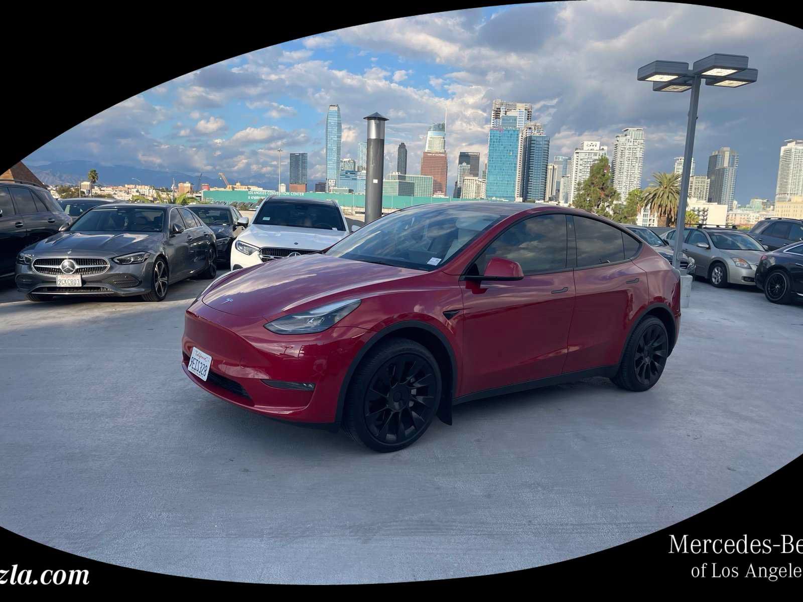 Used 2023 Tesla Model Y Long Range AWD/4WD image 1