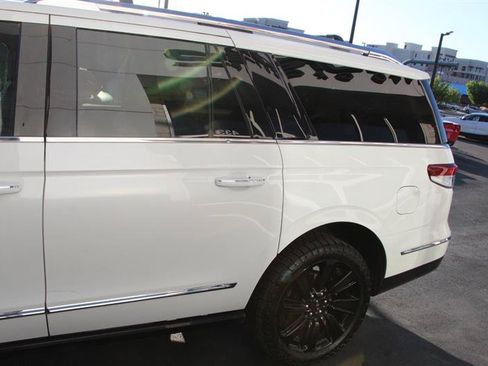 Used 2022 Lincoln Navigator L Reserve AWD/4WD image 5